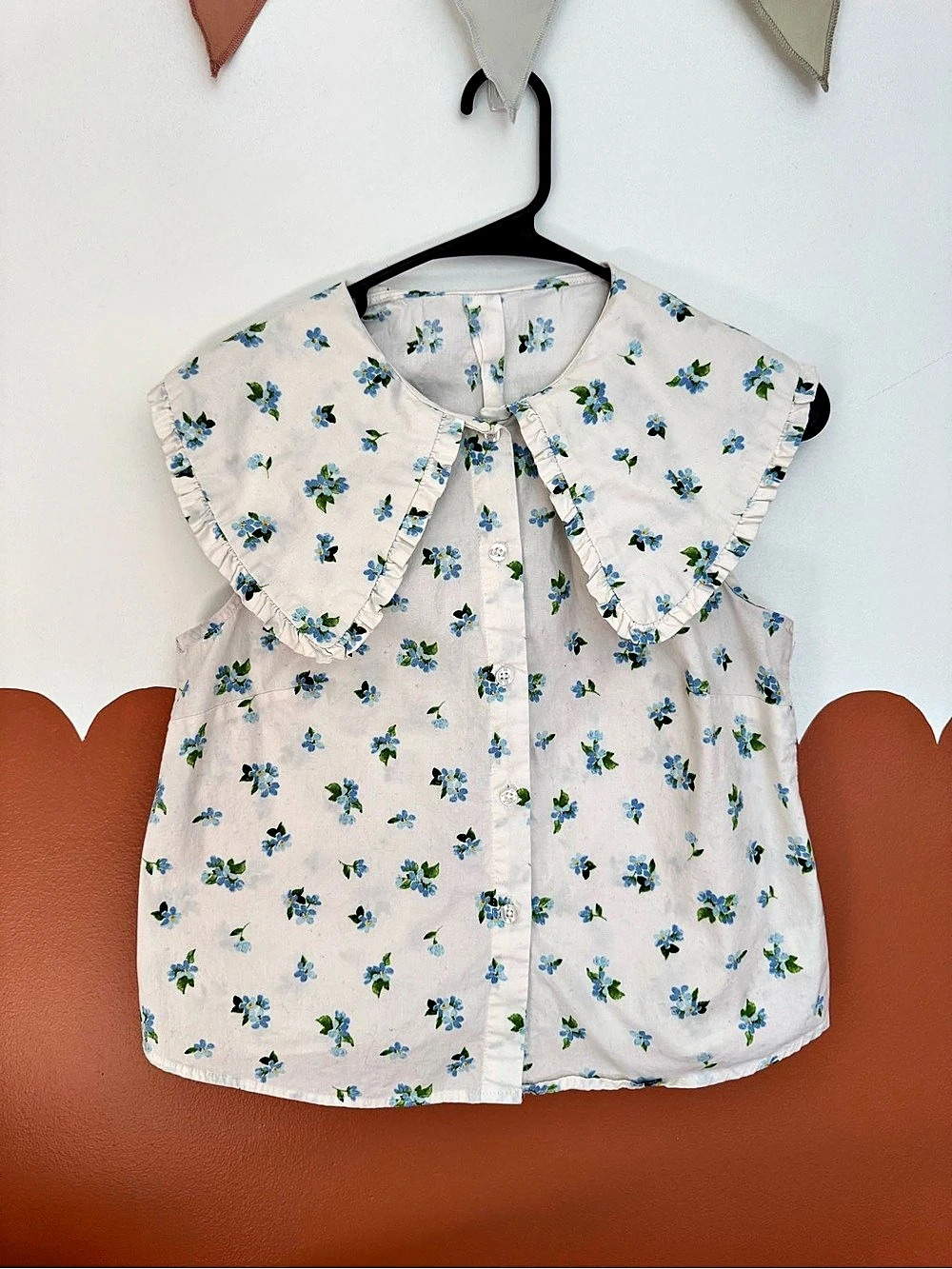 WeWoreWhat Ruffle Collar Button-Up Top Floral White & Blue Small